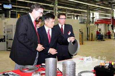合作共赢新里程 美国商务部长骆家辉考察康明斯北京工厂的技术创新之路